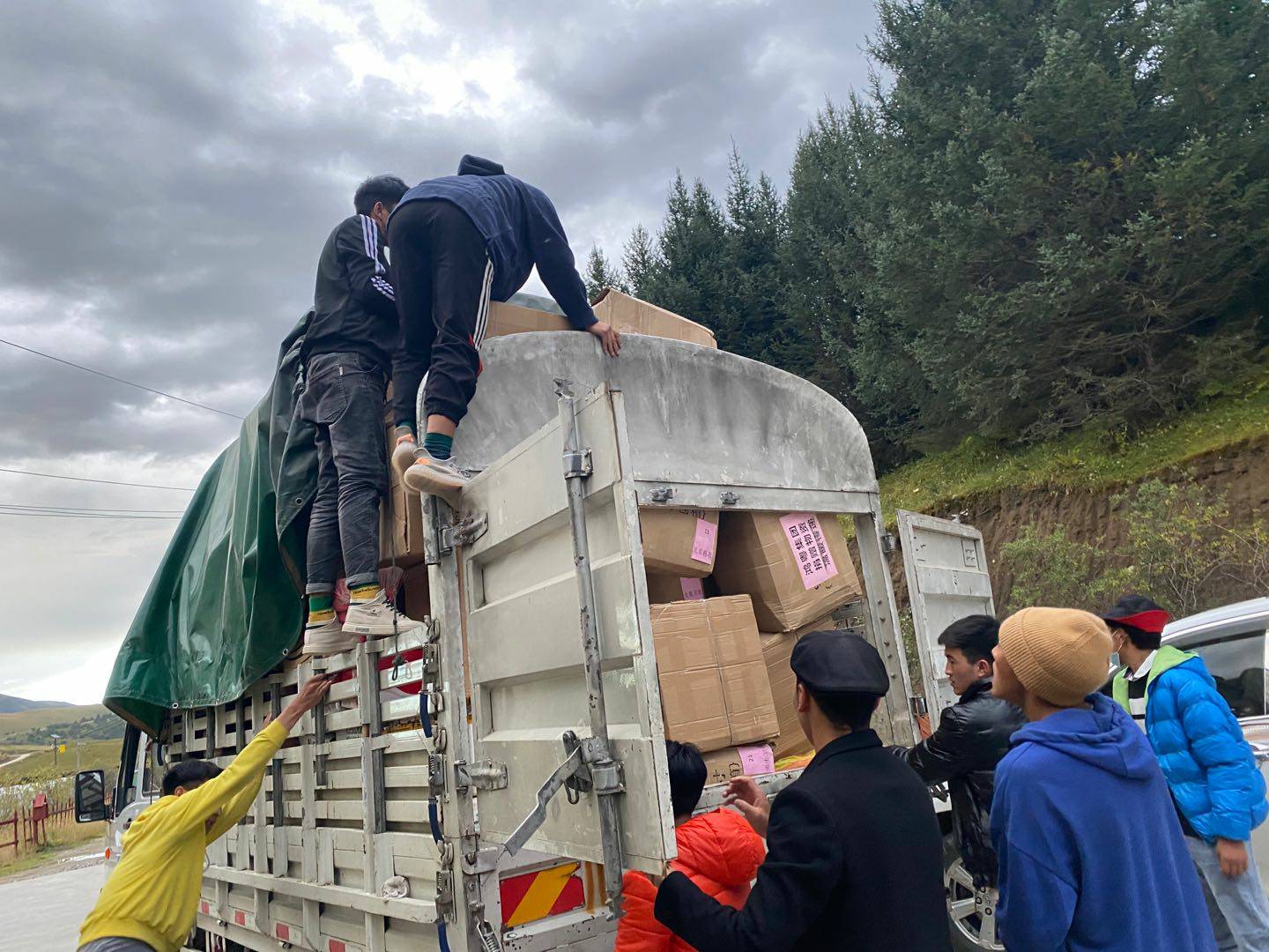 南宁许畅商务信息服务有限公司公益回顾丨家国同欢月同圆 温暖满载甘孜州(图5) 南宁许畅商务信息服务有限公司公益回顾丨家国同欢月同圆 温暖满载甘孜州(图5)